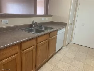 Photo #4: 2138986 Listing 