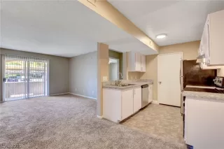 Photo #5: 2138998 Listing 