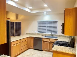 Photo #3: 2139019 Listing