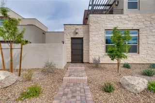 Photo #2: 2139046 Listing 