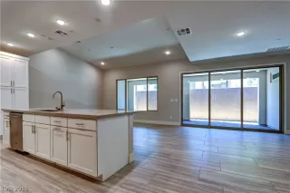 Photo #5: 2139073 Listing 