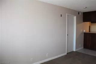 Photo #3: 2139101 Listing 