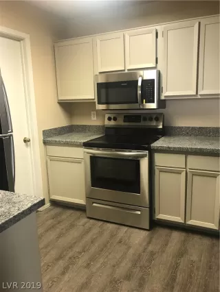 Photo #3: 2139116 Listing 