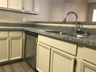 Photo #4: 2139116 Listing 