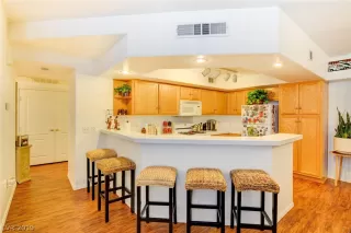 Photo #3: 2139191 Listing 