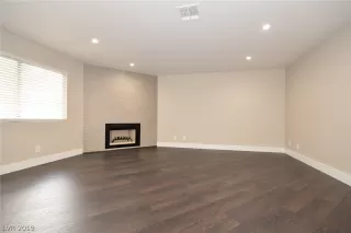 Photo #4: 2139255 Listing 