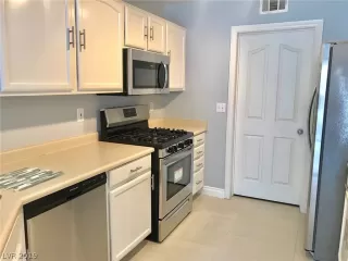 Photo #1: 2139321 Listing