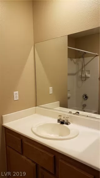 Photo #6: 2139350 Listing 