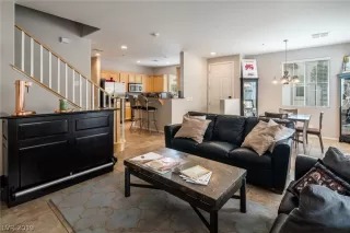 Photo #3: 2139440 Listing