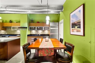 Photo #5: 2139441 Listing