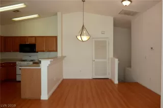 Photo #4: 2139552 Listing