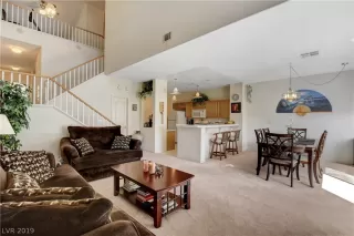 Photo #4: 2139656 Listing