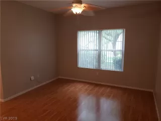 Photo #4: 2139683 Listing