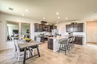 Photo #3: 2139758 Listing