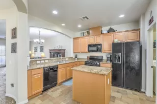 Photo #4: 2139759 Listing 