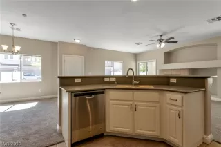 Photo #5: 2139890 Listing 