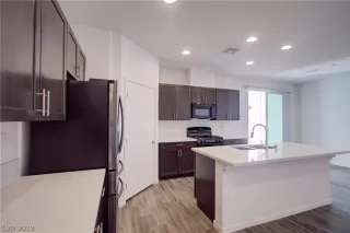 Photo #5: 2139898 Listing