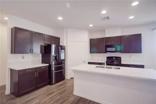 Photo #6: 2139898 Listing