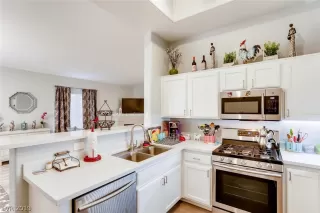 Photo #5: 2139937 Listing