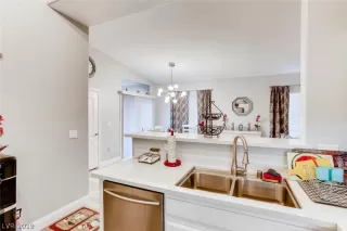 Photo #6: 2139937 Listing