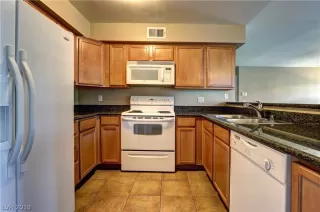 Photo #5: 2139982 Listing