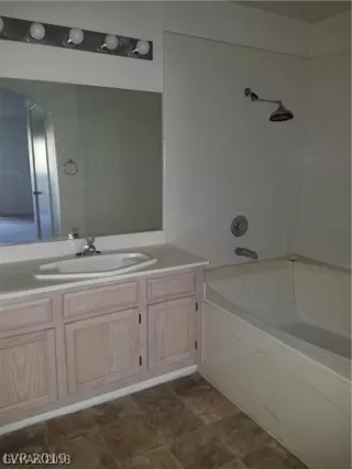 Photo #4: 2140017 Listing 