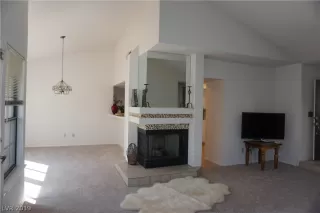 Photo #5: 2140045 Listing 