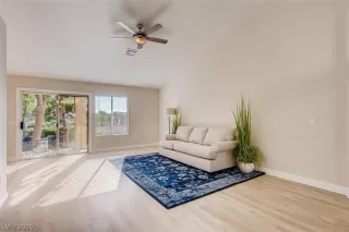 Photo #4: 2140108 Listing 