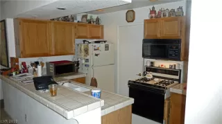 Photo #5: 2140123 Listing