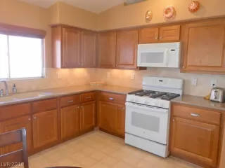 Photo #4: 2140131 Listing 