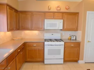 Photo #5: 2140131 Listing 