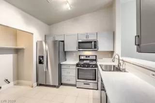 Photo #5: 2140168 Listing 