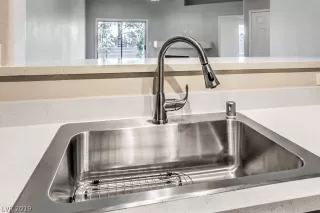 Photo #6: 2140168 Listing 