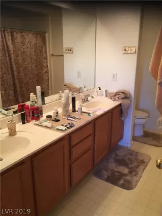 Photo #3: 2140197 Listing