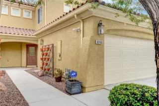 Photo #2: 2140221 Listing