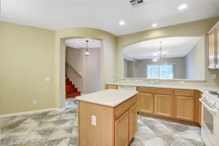 Photo #6: 2140221 Listing