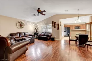 Photo #5: 2140243 Listing 