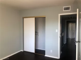 Photo #3: 2140249 Listing 