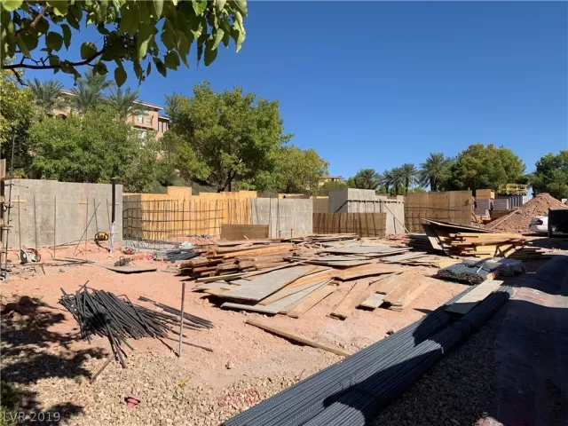 MLS: 2140301 Condo For Sale