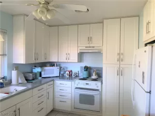 Photo #5: 2140312 Listing 