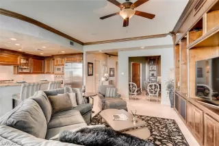 Photo #3: 2140318 Listing