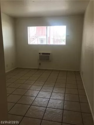 Photo #4: 2140337 Listing 