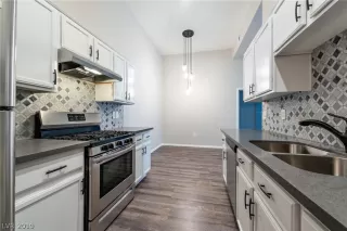 Photo #2: 2140362 Listing