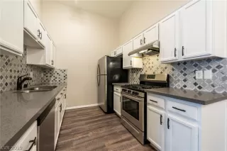 Photo #3: 2140362 Listing