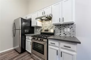 Photo #4: 2140362 Listing