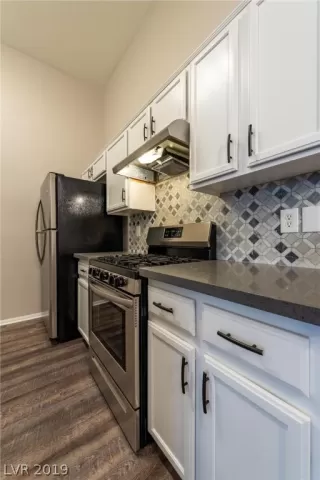 Photo #6: 2140362 Listing