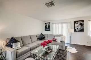 Photo #5: 2140465 Listing 
