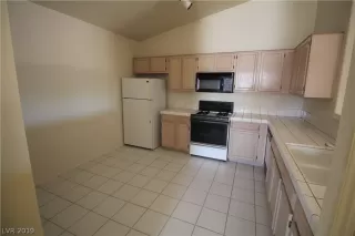 Photo #4: 2140486 Listing 