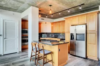 Photo #2: 2140504 Listing 