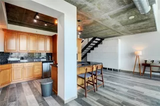 Photo #3: 2140504 Listing 